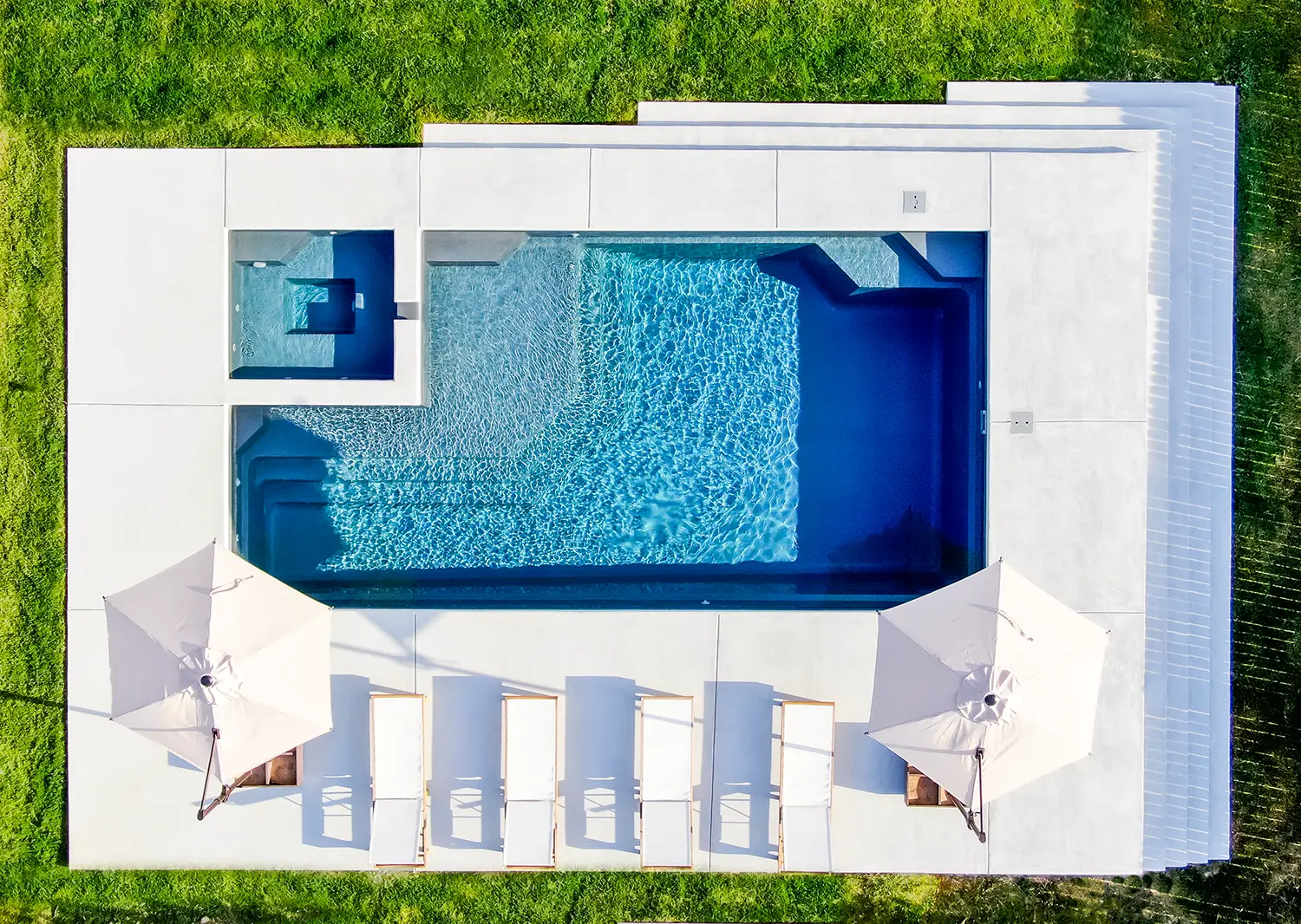 Aviva Pools Luxe inground fiberglass swimming pool