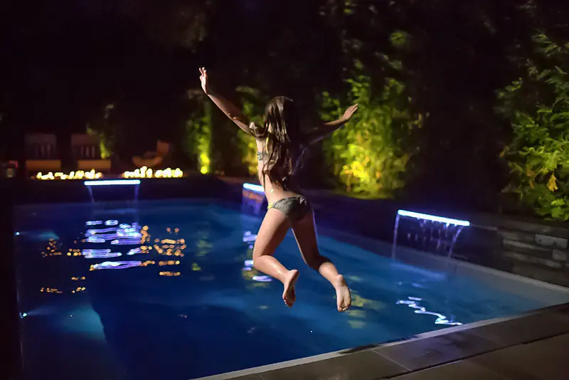 Luxurious swimming pool lighting