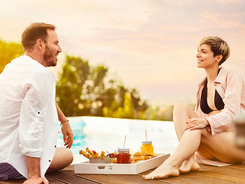 POOLSIDE PLEASURES: enjoy a picnic by the water 