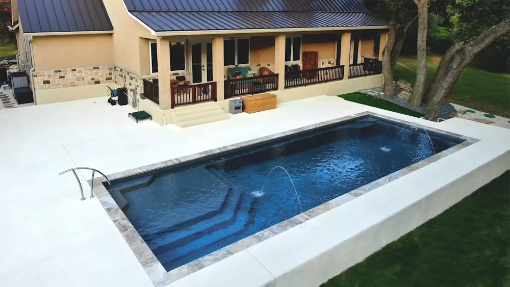 The Vogue from Avia Pools has features like a shallow end step down and a deep end bench