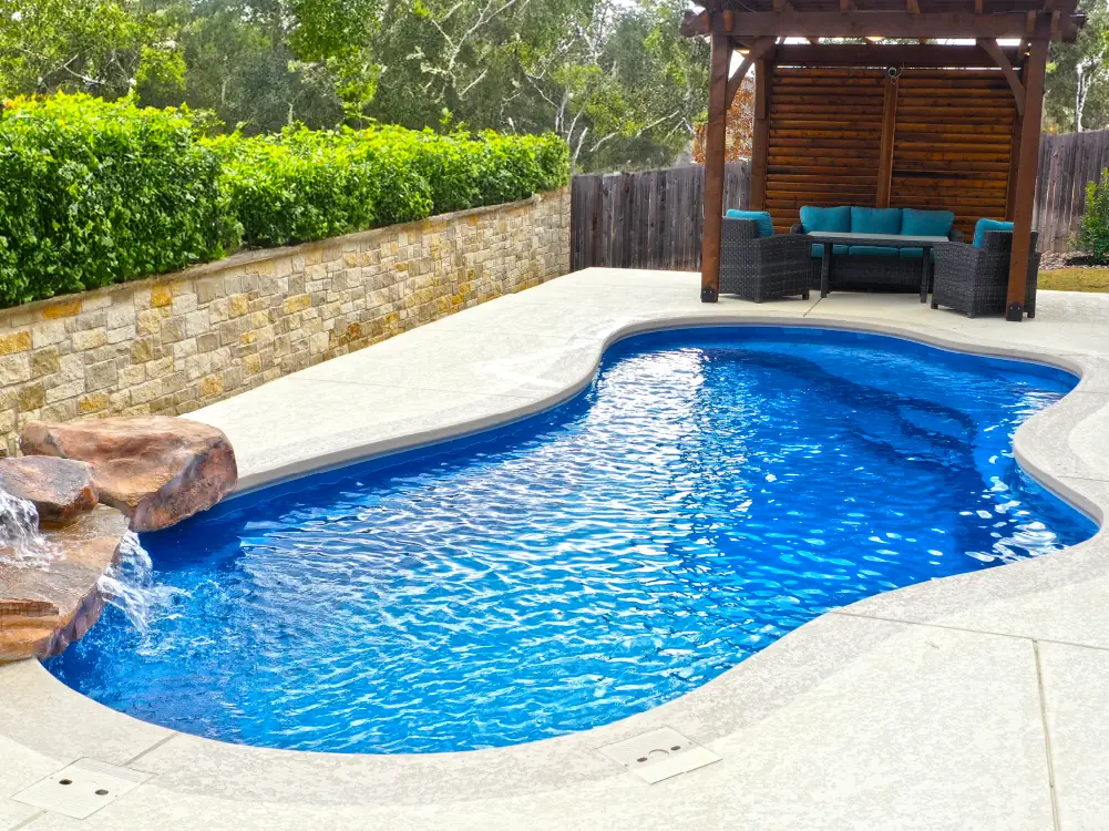 FREEFORM POOLS: embracing natural curves