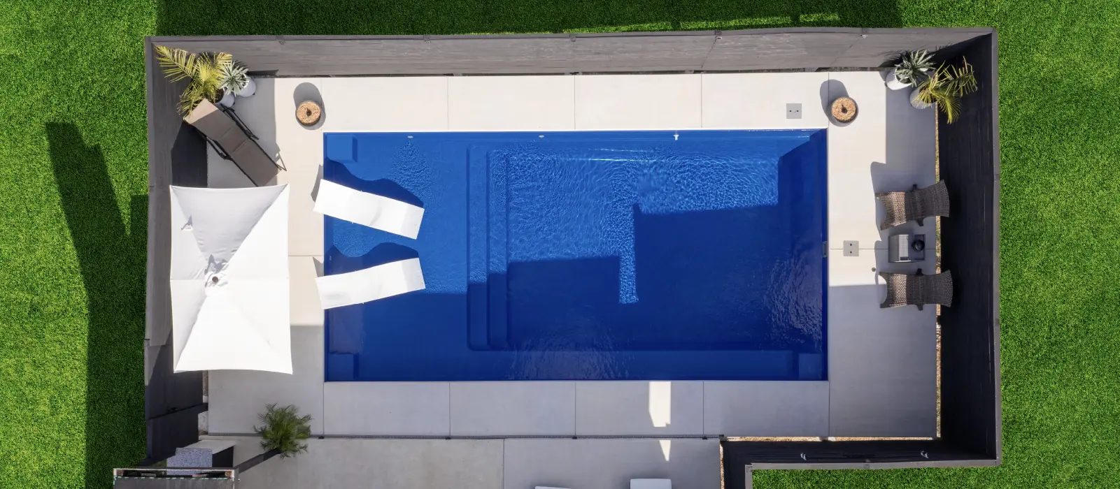 How you can effectively prevent leaves from damaging your pool