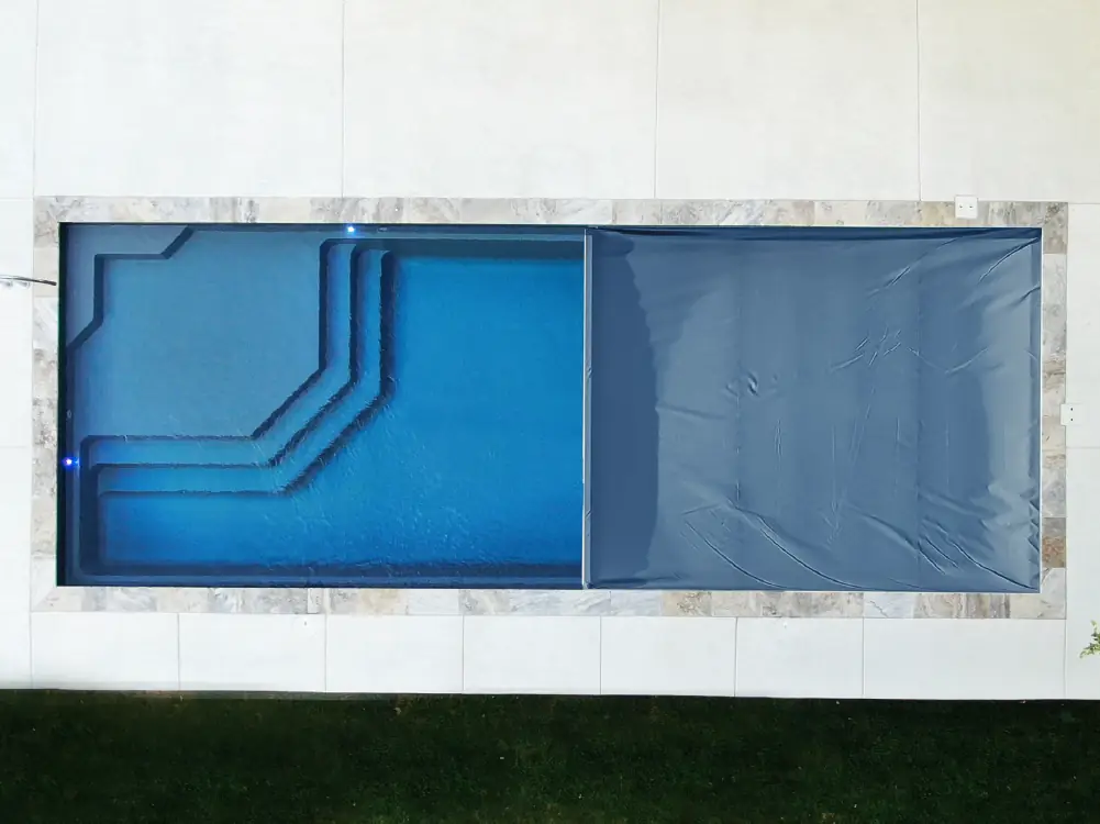 How you can effectively prevent leaves from damaging your pool