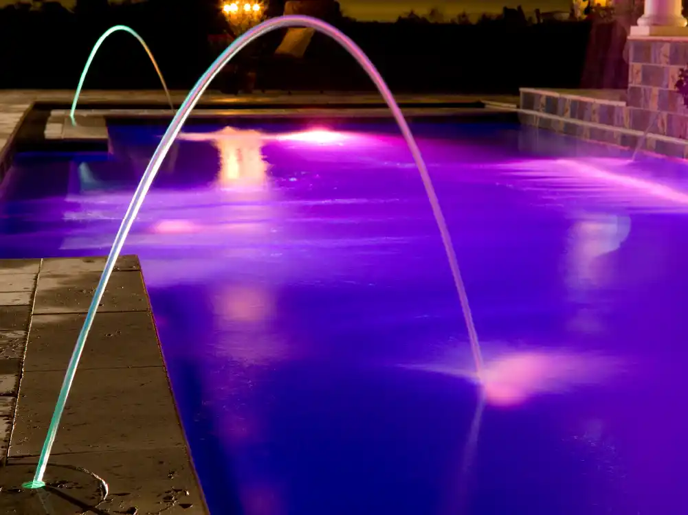 VERSATILE LED LIGHTING SYSTEMS: transform your pool’s atmosphere with essential lighting features