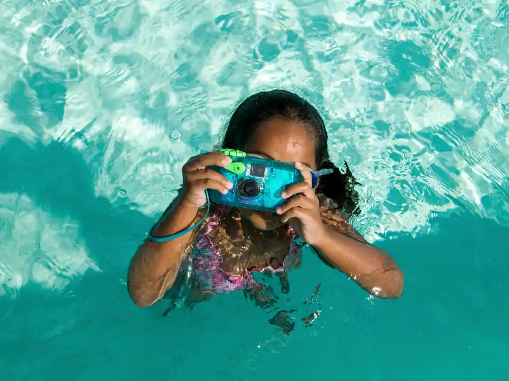 041025-UltimatePoolParty-4CapturingPoolMemories CAPTURING POOL PARTY MEMORIES: photo opportunities and digital sharing