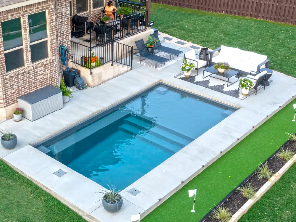 The urban-friendly design of the Ovation backyard pool