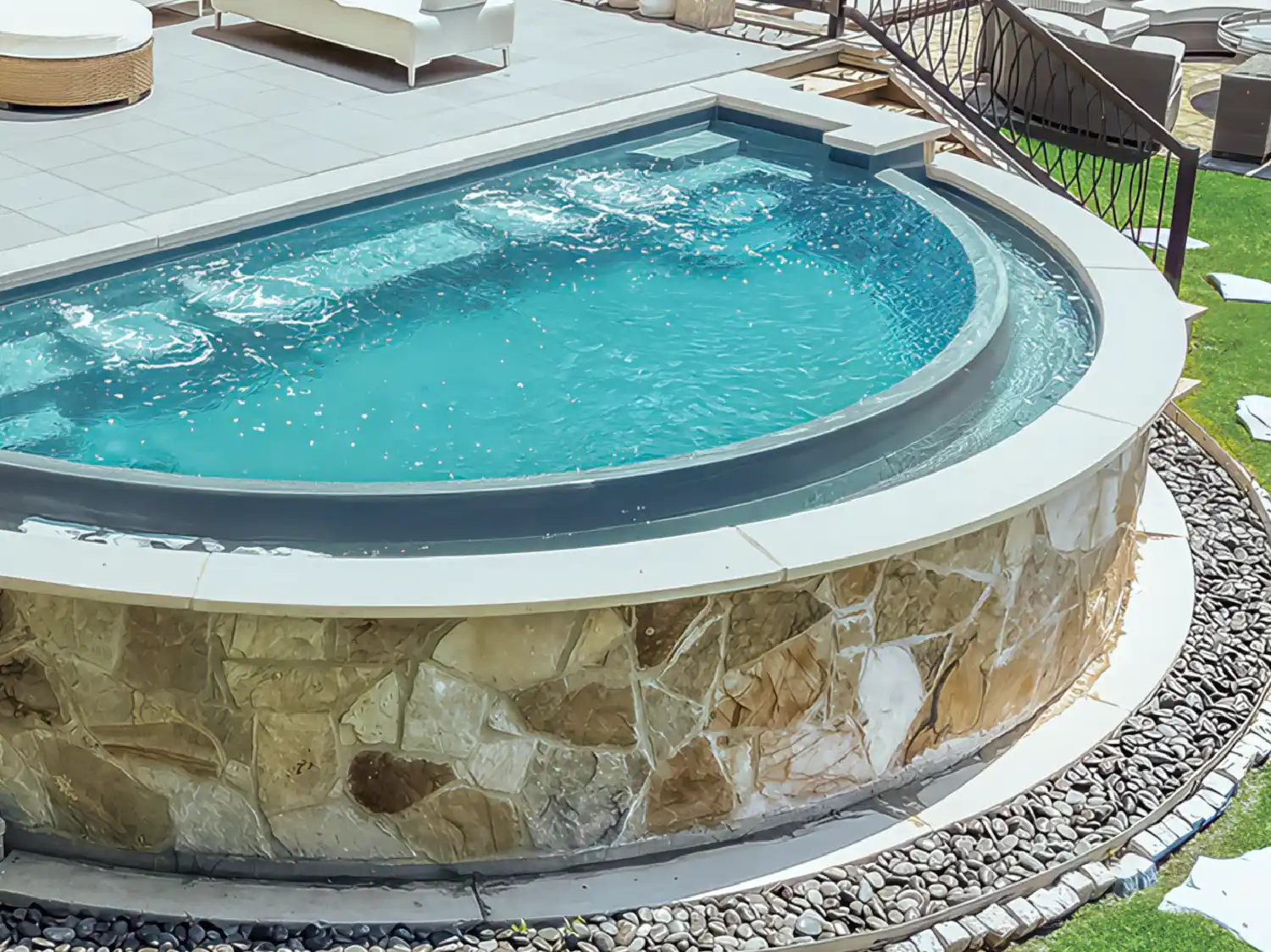 PopularPoolDesigns-3InfinityEdges Infinity Edges and Vanishing Edges Create Drama