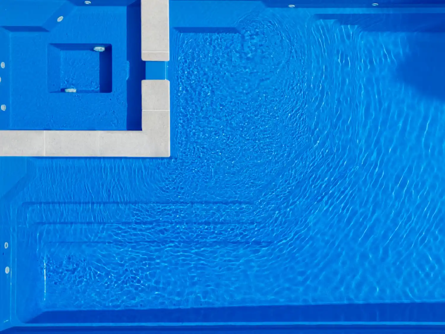 PopularPoolDesigns-4ColorAndFinish Color and Finish Choices Enhance Modern Aesthetics