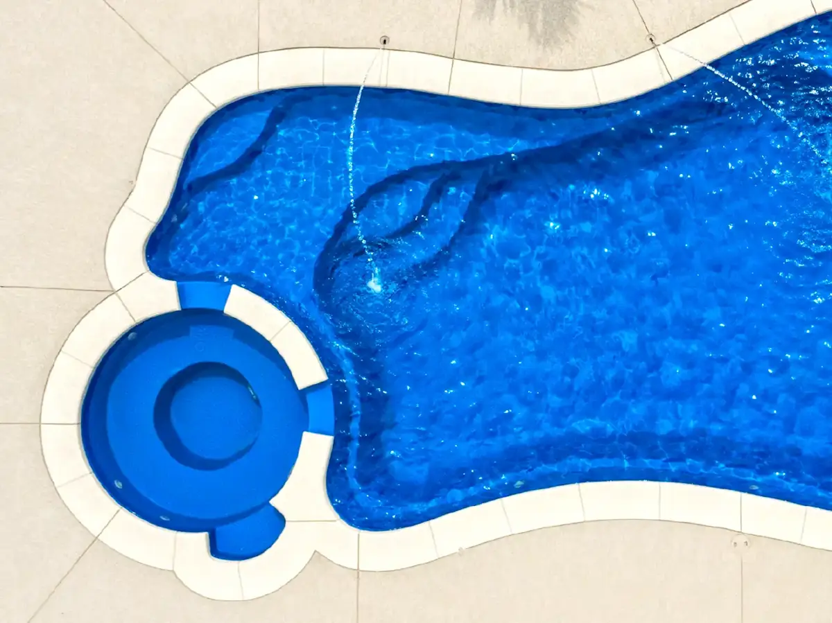 FiberglassPoolsIL-5MaintainingYourPool Maintaining Your Pool Through Illinois Seasons